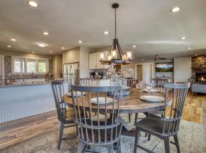 a dining room and kitchen with a table and chairs at Leconte Mountain Lodge in Sevierville
