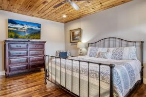 a bedroom with a bed and a wooden ceiling at Leconte Mountain Lodge in Sevierville