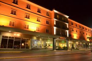 a building on a street at night at Hampton Inn Tampico Zona Dorada in Tampico