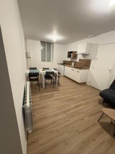 a room with a kitchen and a table and chairs at LONI EXPERIENCES - L'Escale in Challans +5 photos