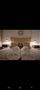 a bedroom with a bed with towels on it at Departamento equipado en el macrocentro santa fe in Santa Fe +12 photos