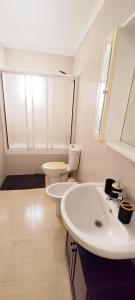 a bathroom with two sinks and a toilet at Casa Mediterránea Kai in Gran Alacant +9 photos