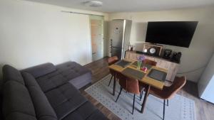 a living room with a couch and a dining room table at Vila Bella in Lugugnana