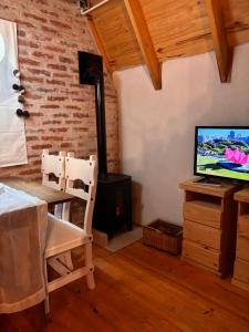 a living room with a television and a stove at Salesta San Pedro in San Pedro