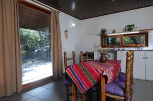 a kitchen with a table with a vase on it at Estación Tachyón Timalu , ETe-Nea in San Esteban