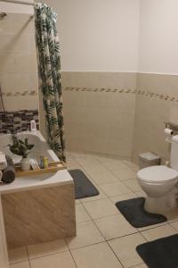 a bathroom with a toilet and a tub and a sink at City Centre stay in Liverpool