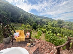 a bench on a patio with a view of a mountain at Cabana Valle Pietra in Nova Petrópolis
