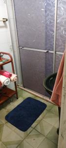 a shower door in a room with a blue rug at Pousada Maria Guapa 2 in São Gabriel +20 photos