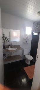 a bathroom with a toilet and a sink at O Pouso Condomínio in Mucugê +66 photos