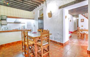 a kitchen and dining room with a table and chairs at La Casa Grande in Málaga