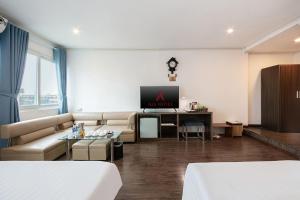 a living room with a couch and a tv at A25 Hotel - 45B Giảng Võ in Hanoi