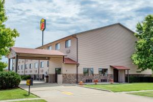 Gallery image of Super 8 by Wyndham Normal Bloomington in Bloomington