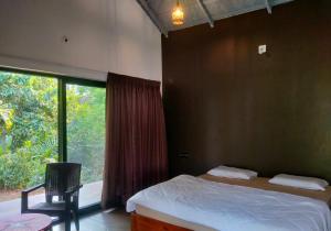 a bedroom with two beds and a large window at Aarna the Baane in SanivÄrsante