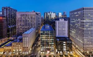 Ett flygfoto av Residence Inn by Marriott Chicago Downtown Magnificent Mile