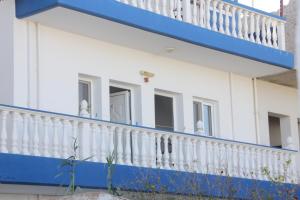 A balcony or terrace at Nikos Studios Meltemi Family Suite Penthouse