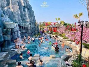 a group of people in a pool at a water park at Vườn vua thanh thuỷ in Ðồng Phú