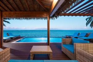 a resort with a swimming pool and the ocean at Villa Tohora in Teavaro