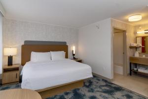 a bedroom with a large white bed and two lamps at Hampton Inn Rock Springs in Rock Springs