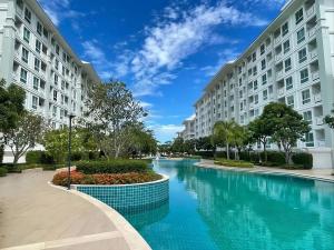a swimming pool in the middle of a building at 1 Bedroom Beachside Condo in Cha-am in Ban Bang Sai Yoi (1) +8 photos