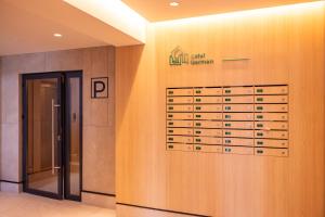 an elevator lobby with a sign on the wall at Apartaments Parking Taxi in Chişinău