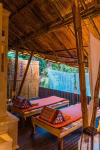 a group of beds in a room with a roof at cooldowns resort maerim chiangmai in Ban Thung Pong +172 photos