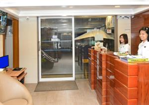 Tetamu yang menginap di Hotel Bond