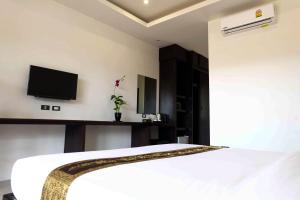 Postel nebo postele na pokoji v ubytování The Oasis Khaolak Resort - SHA Plus