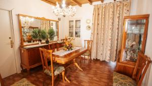 a dining room with a table and a mirror at Casa de la Abuela - Encanto rural para grupos in Campofrío