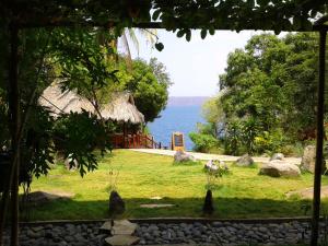 a view of the ocean from a resort yard at Laguna Beach Club in La Laguna