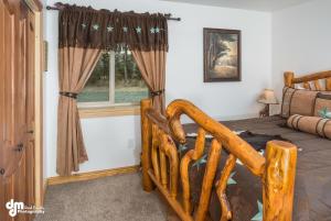 Posezení v ubytování Alaska Knotty Pine B&B