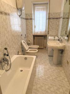 a bathroom with a tub and a toilet and a sink at Casa Vacanze da Francesco in Lettopalena
