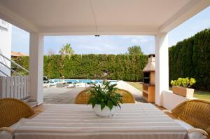 Der Swimmingpool an oder in der Nähe von Villa Gotmar