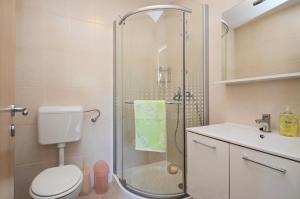 Koupelna v ubytování Apartments Surjan + 37 fotografií