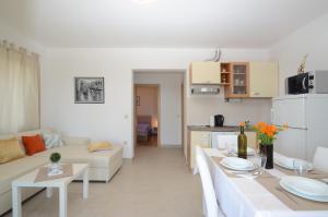 Kuchyň nebo kuchyňský kout v ubytování Apartments Surjan
