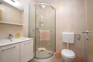 Koupelna v ubytování Apartments Surjan