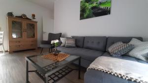 a living room with a couch and a table at Ferienhaus zur Eiche am Dorfanger in Waldow