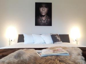 Llit o llits en una habitació de Alpen-Appartements Zürcher
