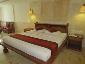 Postel nebo postele na pokoji v ubytování Melasti Beach Resort & Spa Legian