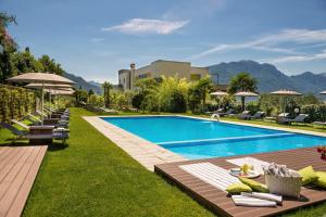Bazén v ubytování Active & Family Hotel Gioiosa nebo v jeho okolí
