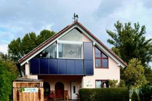 a house with a solarium on the roof at Hopfenalm in Ilmmünster