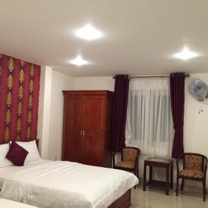 Postel nebo postele na pokoji v ubytování Huy Hoang 1 Hotel - Tân Bình