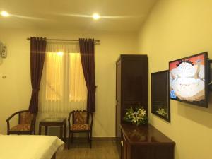 TV a/nebo společenská místnost v ubytování Huy Hoang 1 Hotel - Tân Bình