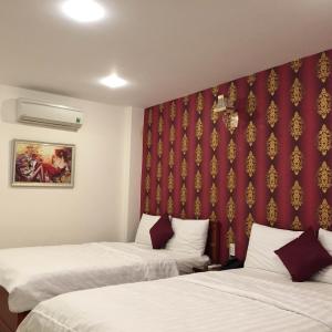 Postel nebo postele na pokoji v ubytování Huy Hoang 1 Hotel - Tân Bình