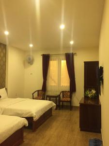 Postel nebo postele na pokoji v ubytování Huy Hoang 1 Hotel - Tân Bình