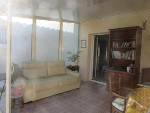 a living room with a couch and a book shelf at piedameretnature in Lagord