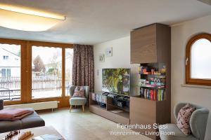 a living room with a couch and a television at Ferienhaus Sissi in Schwangau