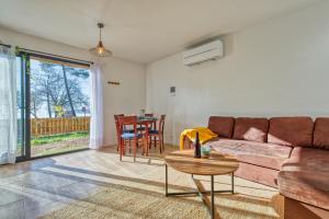 a living room with a couch and a table at Le Moutchic in Lacanau