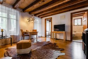 a living room with a table and a dining room at Apartment Walhallastrasse in Arbon