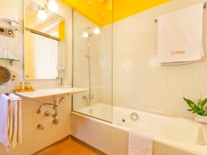 a bathroom with a tub and a sink and a shower at Cas Ferrer Nou Hotelet in Alcudia