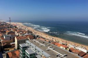 a view of a beach with a crowd of people at Hotel Apartamento Solverde in Espinho